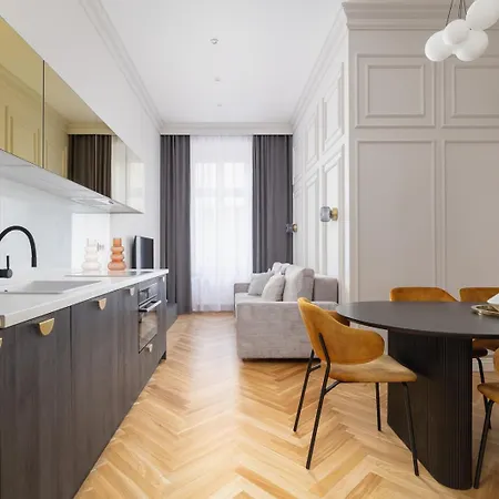 Amalia Suite - 3BR with Sauna&AC - Kazimierz Apartment *