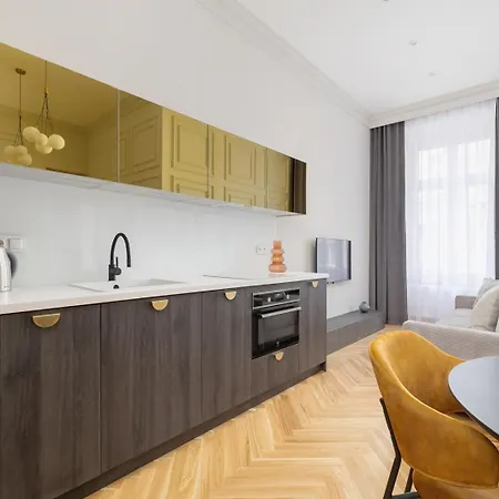 Apartment Amalia Suite - 3BR with Sauna&AC - Kazimierz Krakau