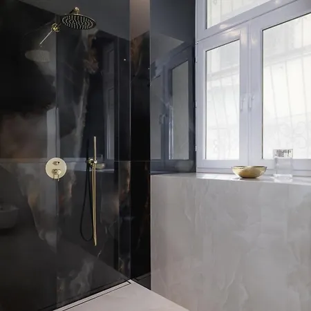 Amalia Suite - 3BR with Sauna&AC - Kazimierz Apartment