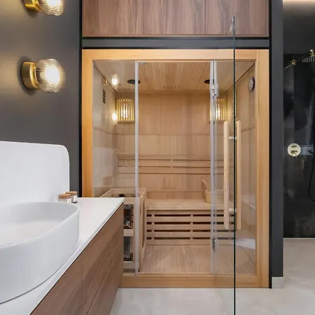 Amalia Suite - 3BR with Sauna&AC - Kazimierz Apartment *