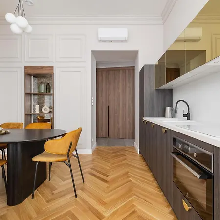 Amalia Suite - 3BR with Sauna&AC - Kazimierz Apartment
